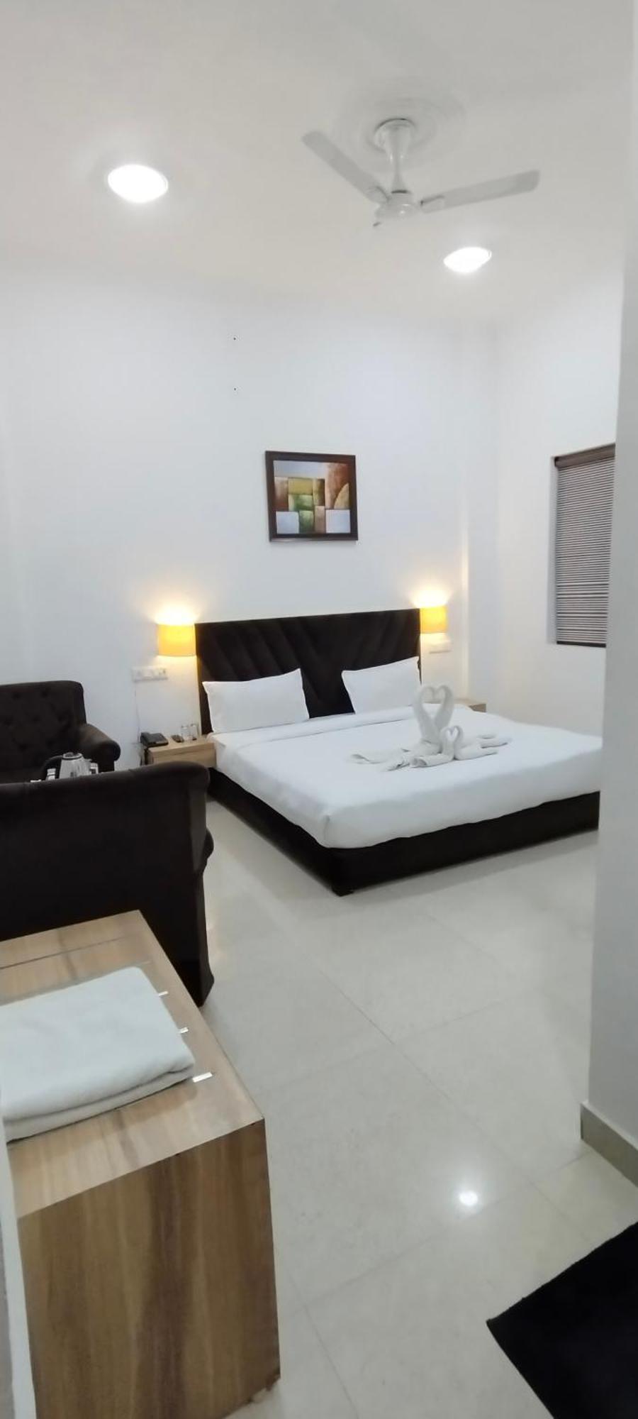 Hotel Lakeview By Bookingcare Chhatarpur Ngoại thất bức ảnh